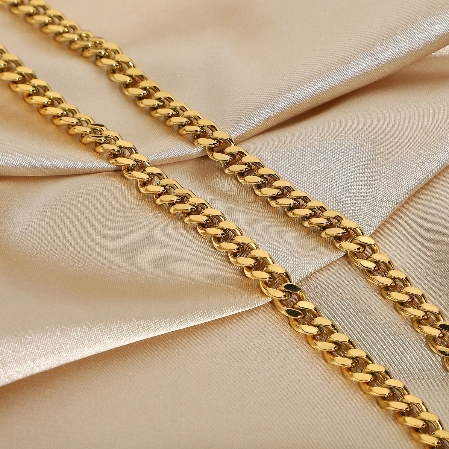 Gold Chain Necklace - Mason & Madison Cable Chain Necklace - Image 5